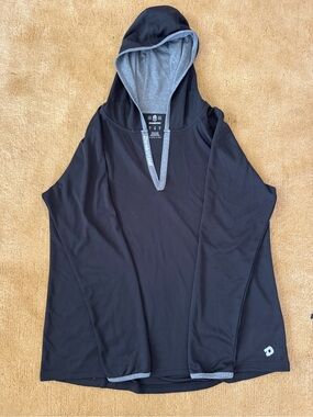 Performance Hooded Pullover Jacket in Black & Gray